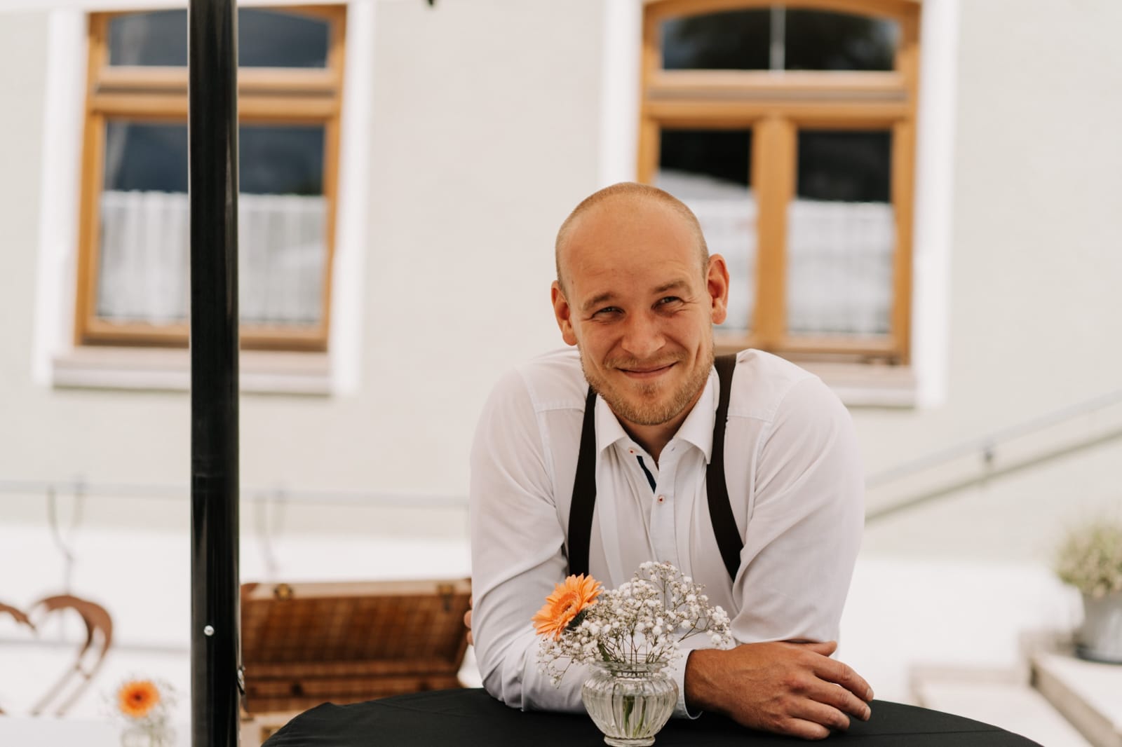 Philipp Bauer von Glückslöffler, Experte für handgemachtes Holz-Handwerk und Montessori-Spielzeug